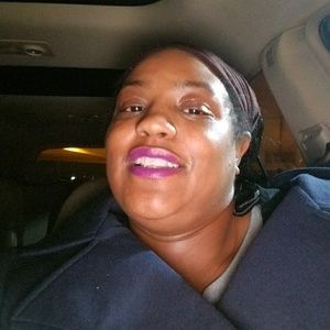 Meet your Posher, Akia